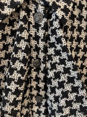 Chanel Black and White Houndstooth Tweed Jacket with CC Logo Buttons Size FR 36 (UK 8)