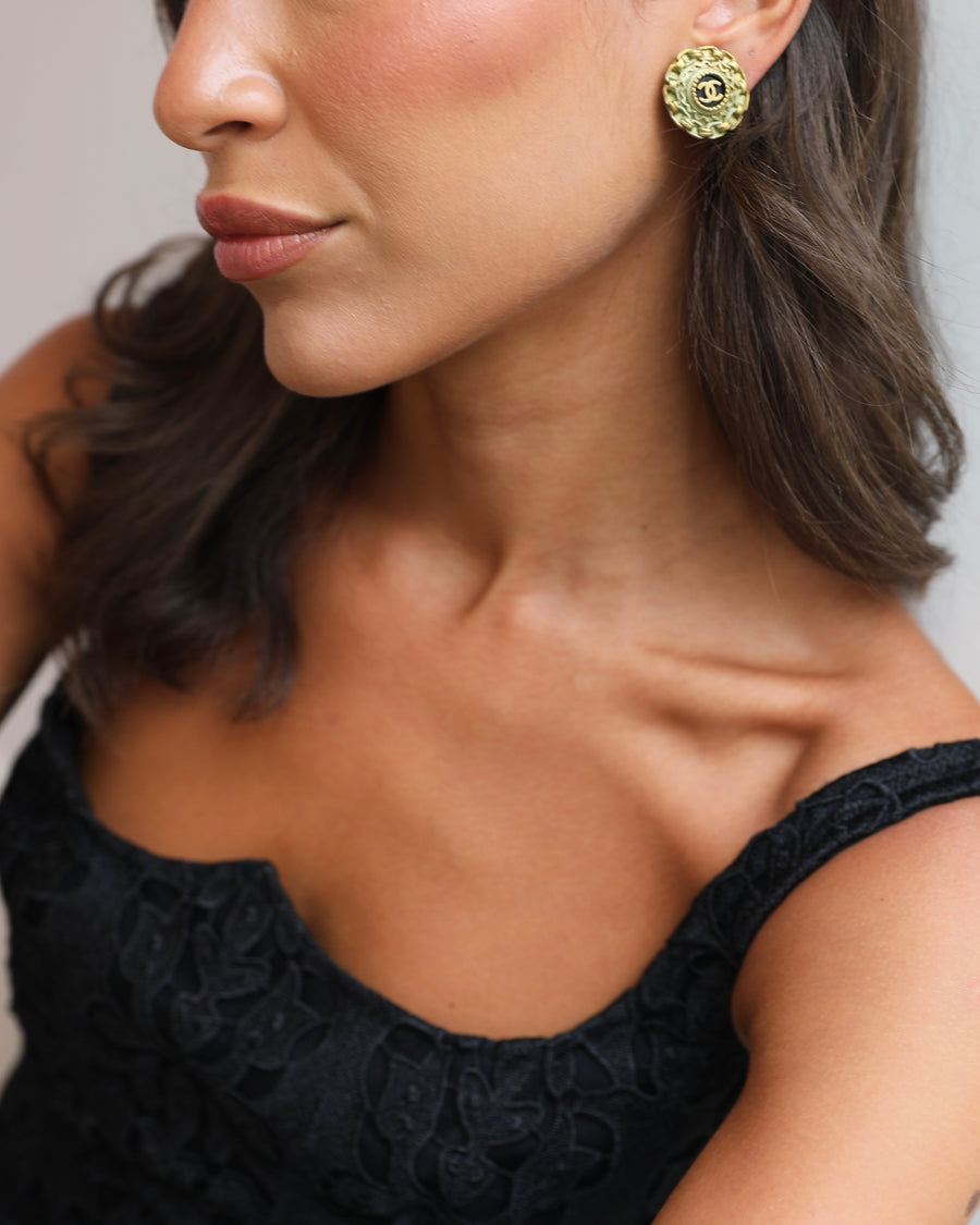 Chanel 94A Vintage CC Brushed Gold Matelasse Round Small Clip-On Earrings with Black Detailing