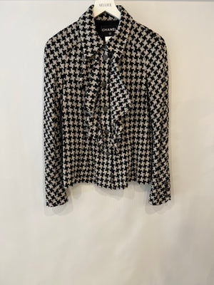 Chanel Black and White Houndstooth Tweed Jacket with CC Logo Buttons Size FR 36 (UK 8)