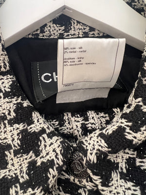 Chanel Black and White Houndstooth Tweed Jacket with CC Logo Buttons Size FR 36 (UK 8)