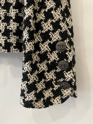 Chanel Black and White Houndstooth Tweed Jacket with CC Logo Buttons Size FR 36 (UK 8)