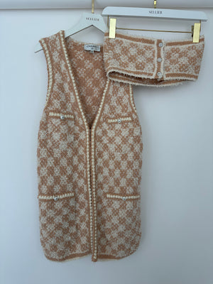 Chanel 23/S Dusty Pink & Ecru Tweed Gilet & Bralette Top with Crystal CC Buttons Detail Size FR 36 (UK 8)