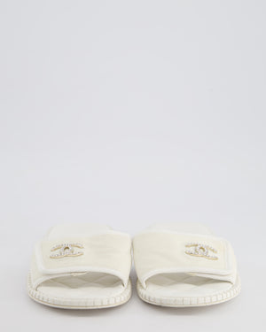 Chanel White Leather Bathrobe Quilted Sandals with CC Crystal Logo Detail Size EU 39