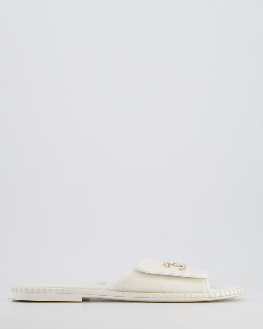 Chanel White Leather Bathrobe Quilted Sandals with CC Crystal Logo Detail Size EU 39