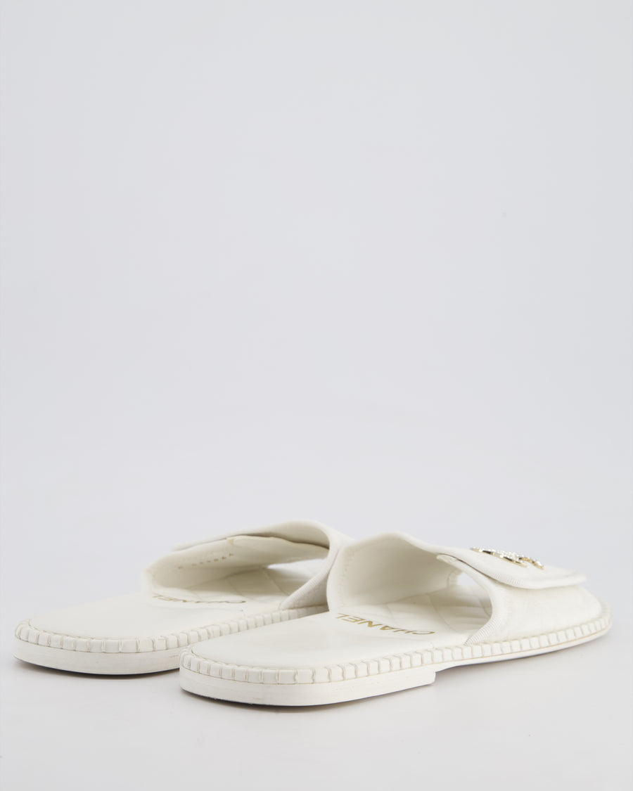 Chanel White Leather Bathrobe Quilted Sandals with CC Crystal Logo Detail Size EU 39