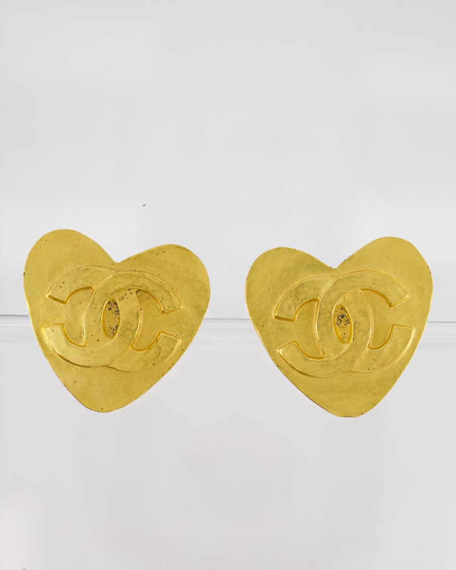 *HOT* Chanel Vintage 95P Gold Heart Clip On Earrings with CC Detail