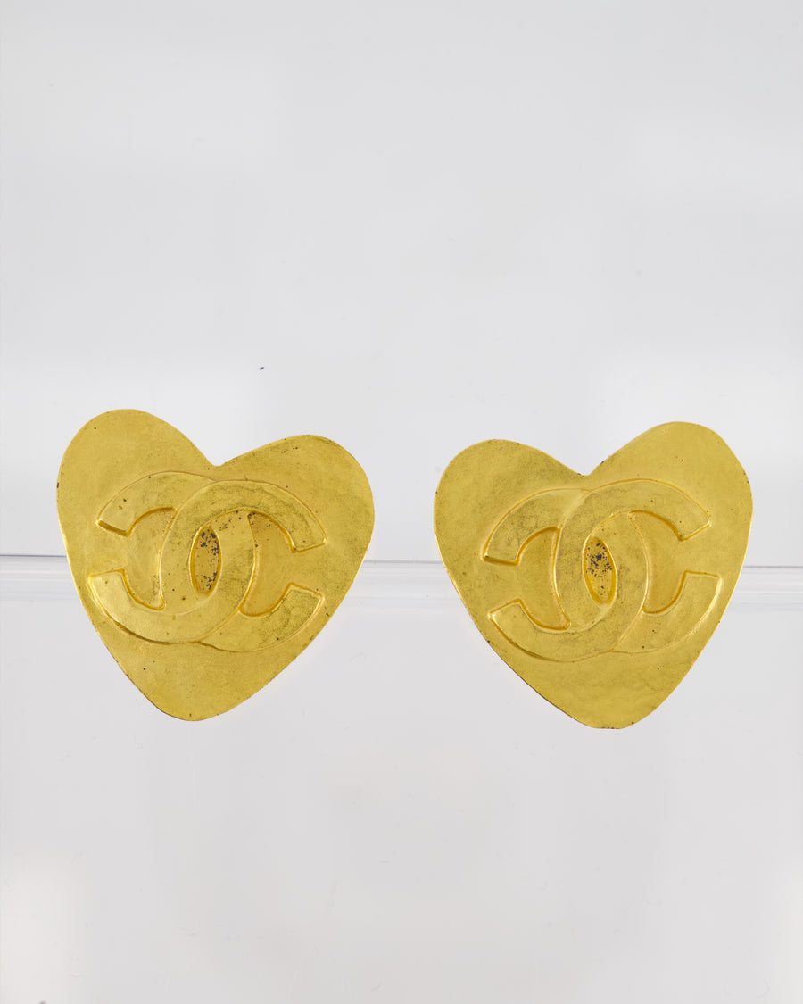 *HOT* Chanel Vintage 95P Gold Heart Clip On Earrings with CC Detail
