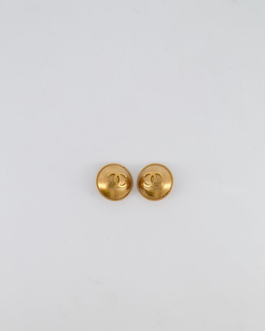 Chanel 94A Vintage Dark Gold Round Clip-On Earrings with Gold CC Logo