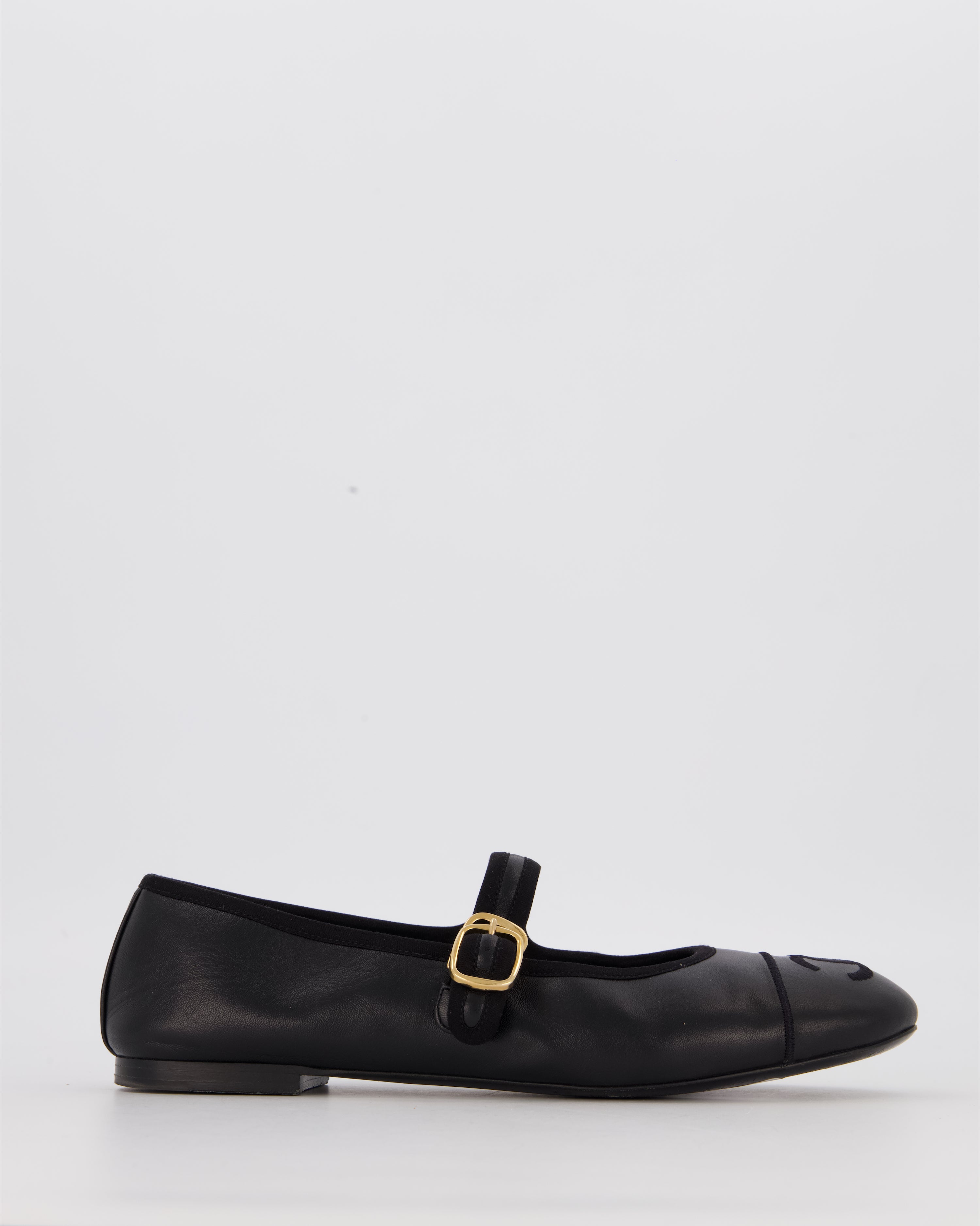 CHANEL ブラックレザー ポインテッドトゥシューズ Chanel Black Lambskin Mary Jane Flats with CC Logo Toecap Size EU
