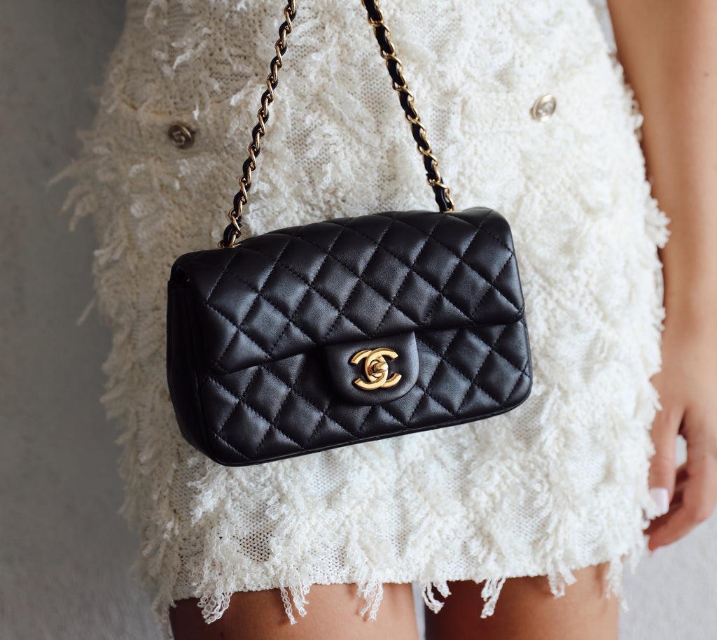 The Chanel Classic Flap Size Guide - Comparing Chanel Sizes – Sellier