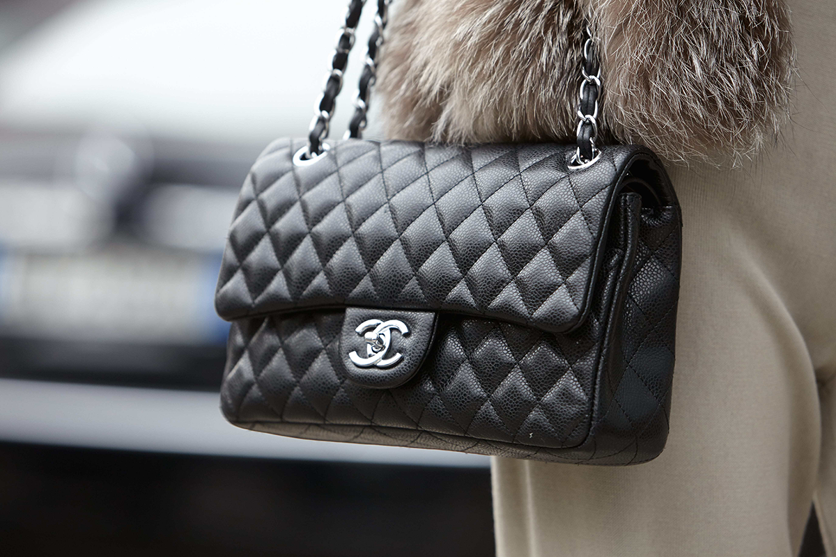 Can someone please tell me if this Chanel classic flap is real or