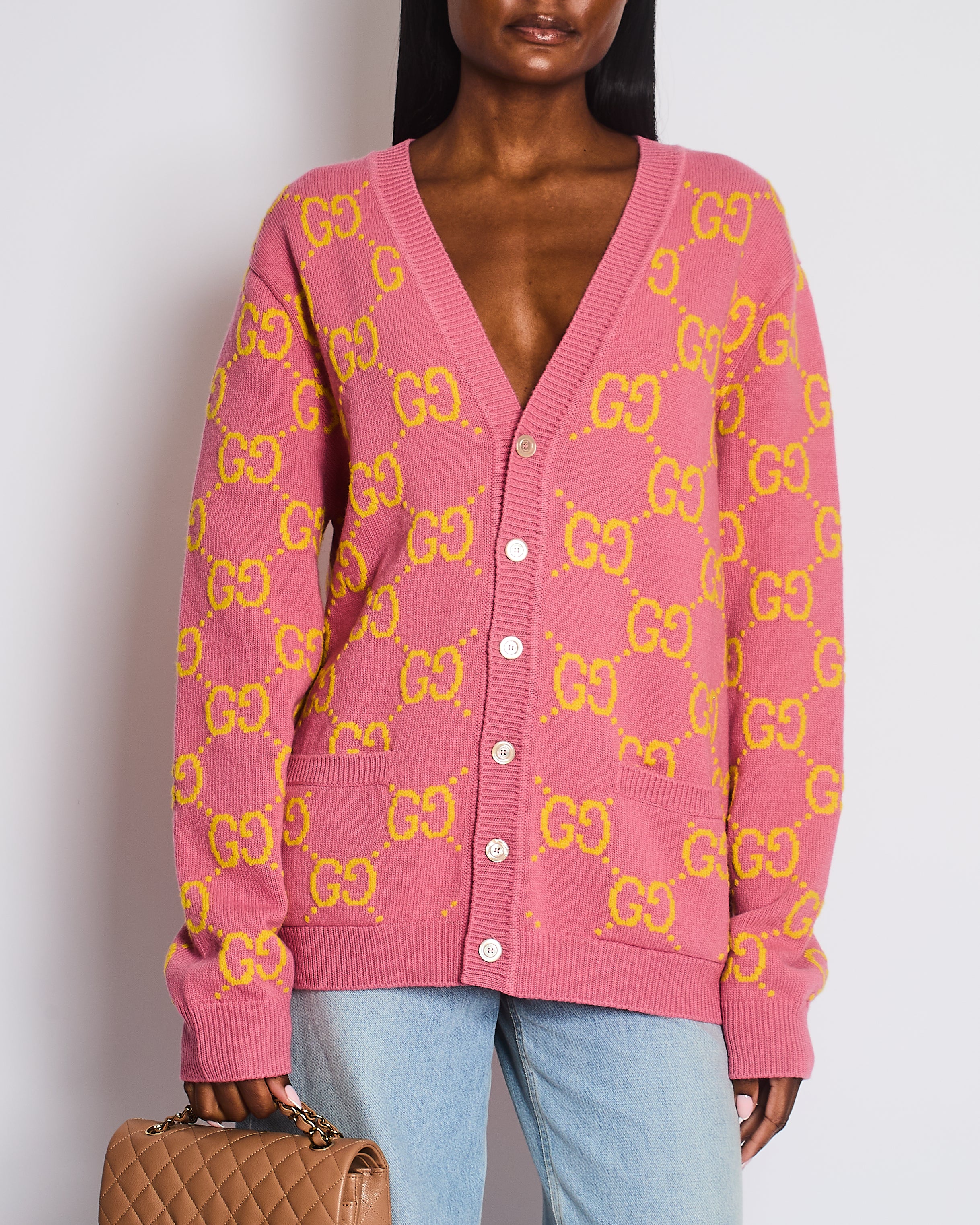 GUCCI GGロゴカーディガン ピンク/イエロー Gucci Pink and Yellow Wool GG Monogram Cardigan with Mother of
