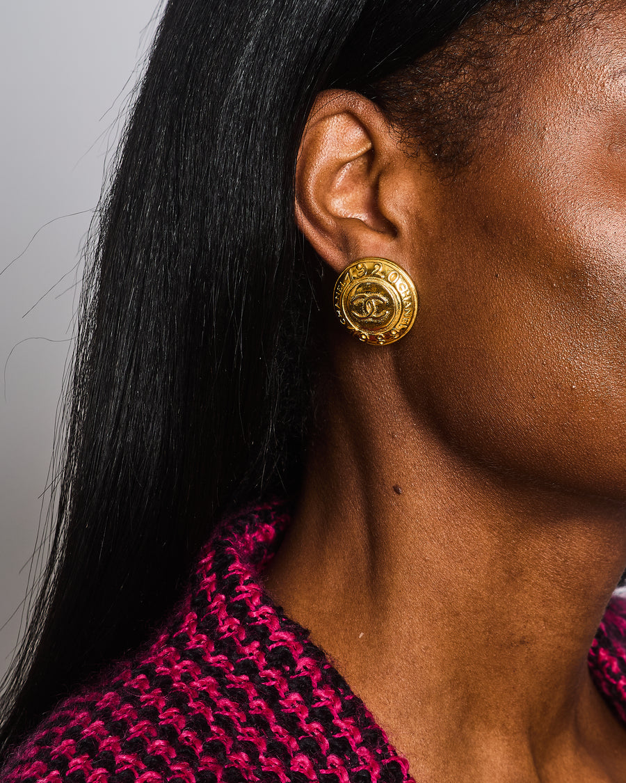 Chanel Vintage Gold Classic Round Clip-On Earrings with Gold CC Logo