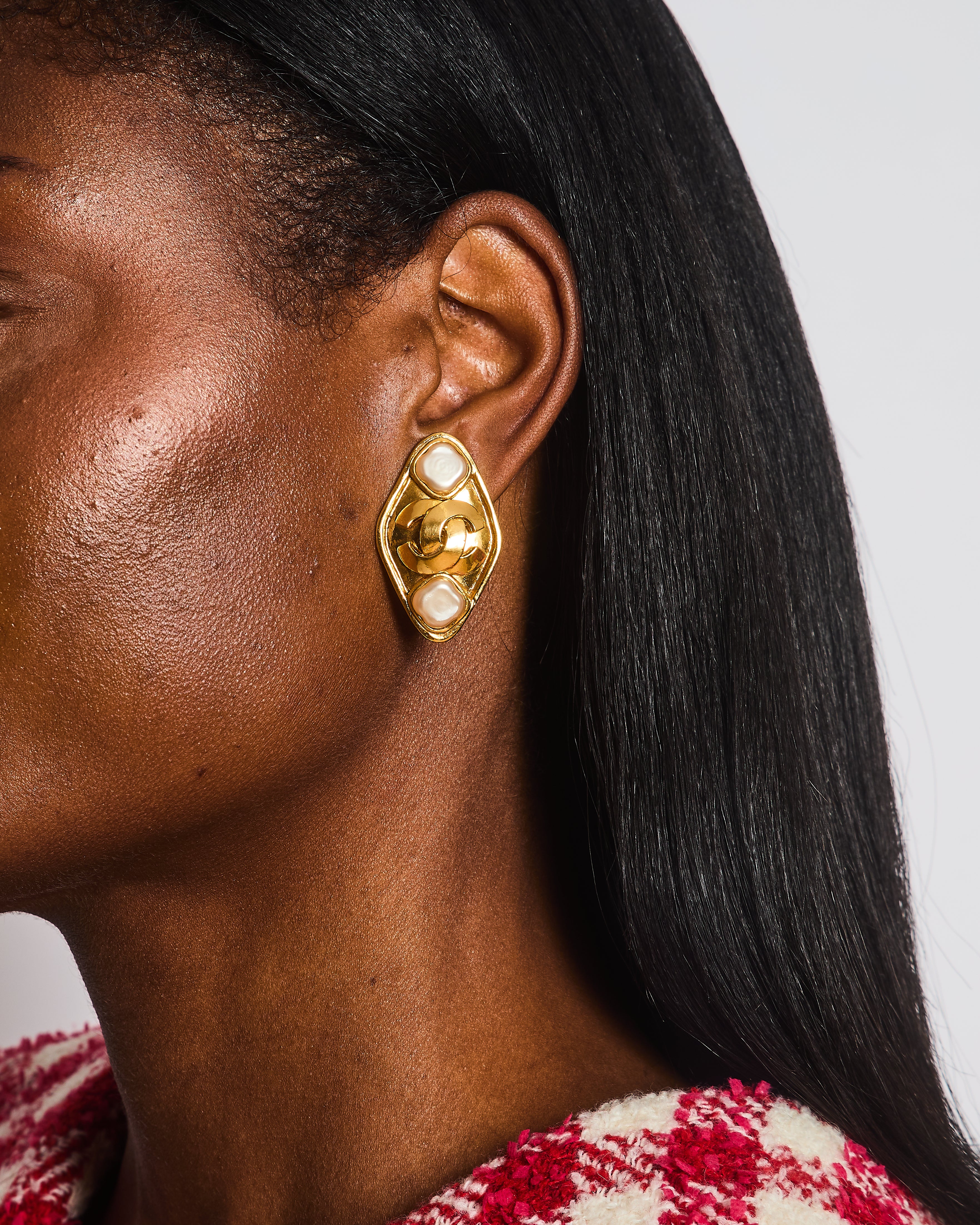 Chanel Vintage 95P Gold Rhombus Shaped Clip on Earrings with