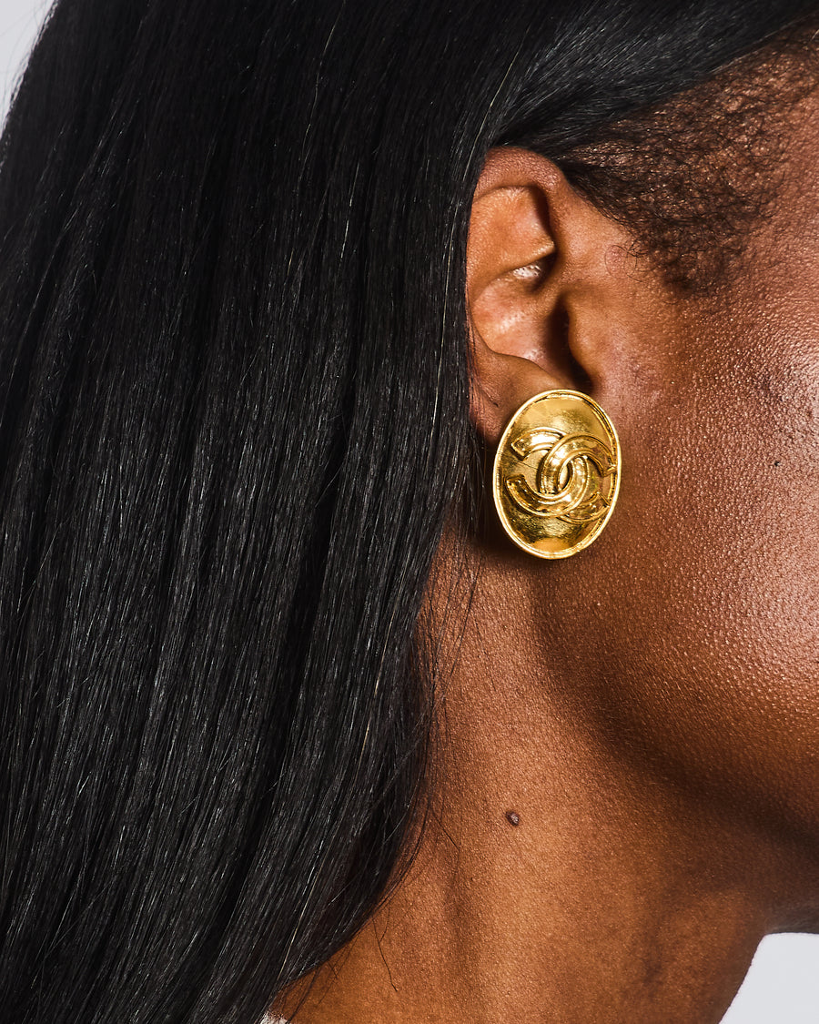 Chanel Vintage 94P Gold Polished Oval Clip On Earrings with CC Logo