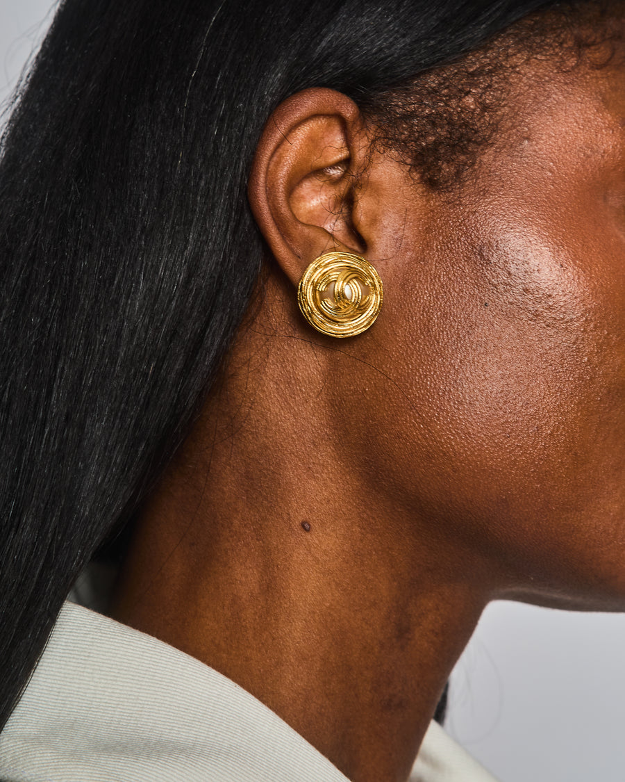 Chanel Vintage 94A Gold Spiral Round Clip On Earrings with Embedded Pearl and Gold CC Logo