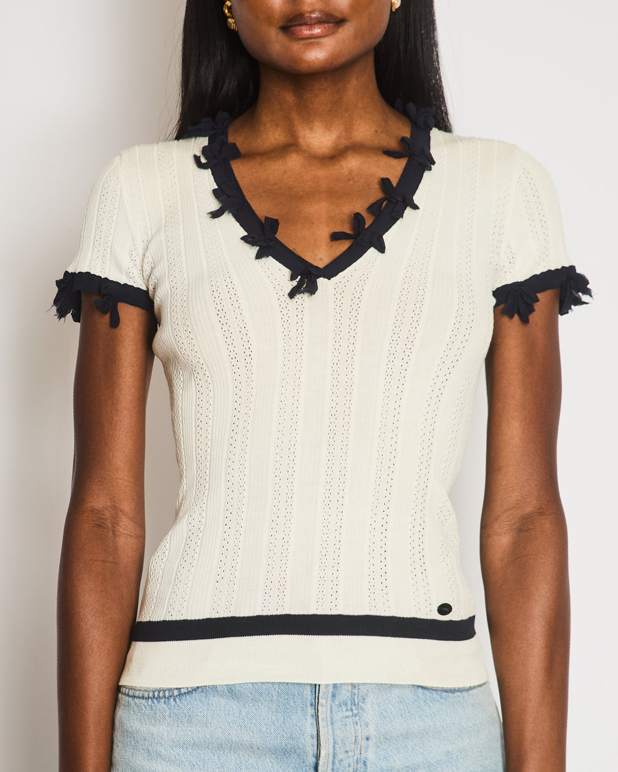 Chanel 06P White Pointelle Rib Knit Short-Sleeved Top with Navy Trims and Bow Details with Black Logo Button Size FR 36 (UK 8)