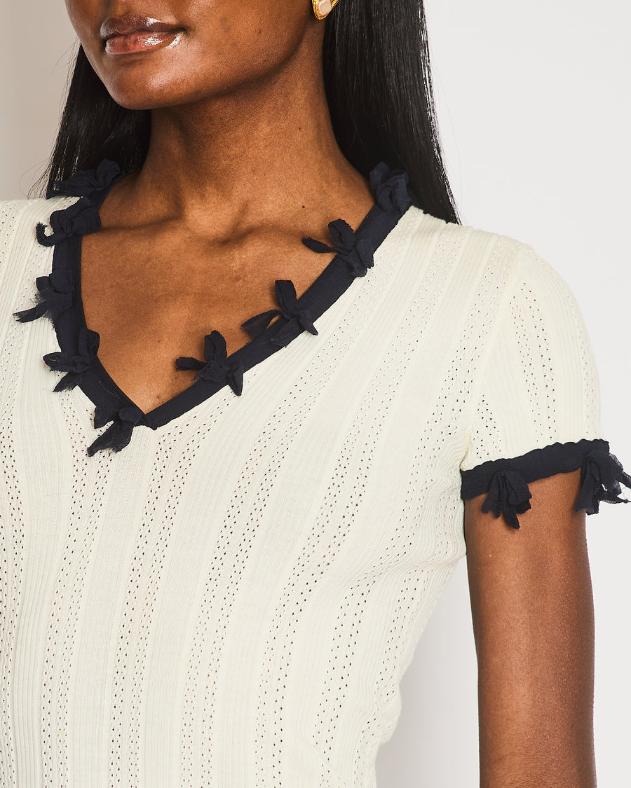Chanel 06P White Pointelle Rib Knit Short-Sleeved Top with Navy Trims and Bow Details with Black Logo Button Size FR 36 (UK 8)