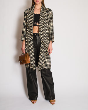 Chanel Vintage Runway SS 2006 Black and White Houndstooth Tweed Coat with Gold and Silver Woven Thread Size FR 44 (UK 16)