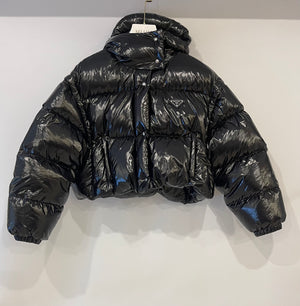 Prada Black Re-Nylon Cropped Puffer Jacket with Logo Detail and Detachable Sleeves Size IT 36 (UK 4) RRP £1,890