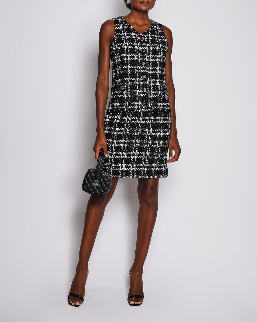 Chanel 22/K Black Sequin Gilet with Matching Skirt Set FR 38/40 (UK 10/12)