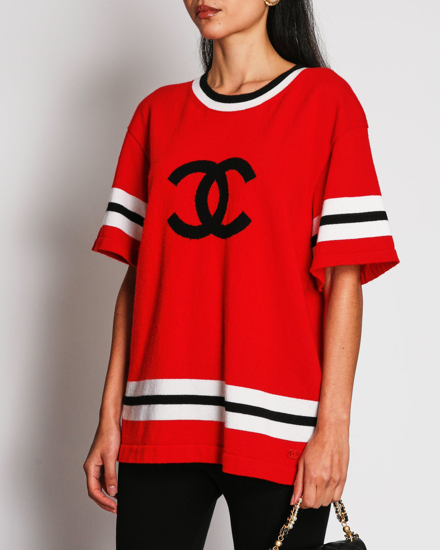 Chanel 2024 Métiers d'Art Red Short Sleeve Cashmere Knit Top with Black and White Trim and CC Logo Detail Size FR 38 (UK 10)