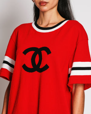 Chanel 2024 Métiers d'Art Red Short Sleeve Cashmere Knit Top with Black and White Trim and CC Logo Detail Size FR 38 (UK 10)