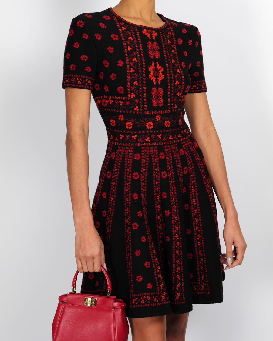 Alexander McQueen Black and Red Short-Sleeved Mini Dress with Flower Prints Size IT 42 (UK 10)