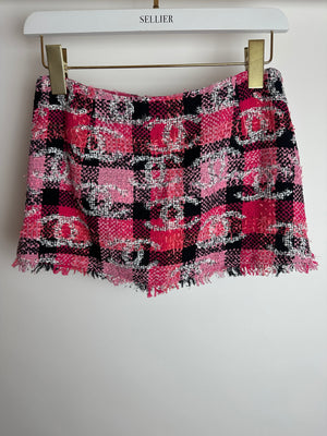Chanel 22M Coco Beach Hot Pink & Black Ultra Mini Skirt with White CC Logo Detail Size FR 34 (UK 6)