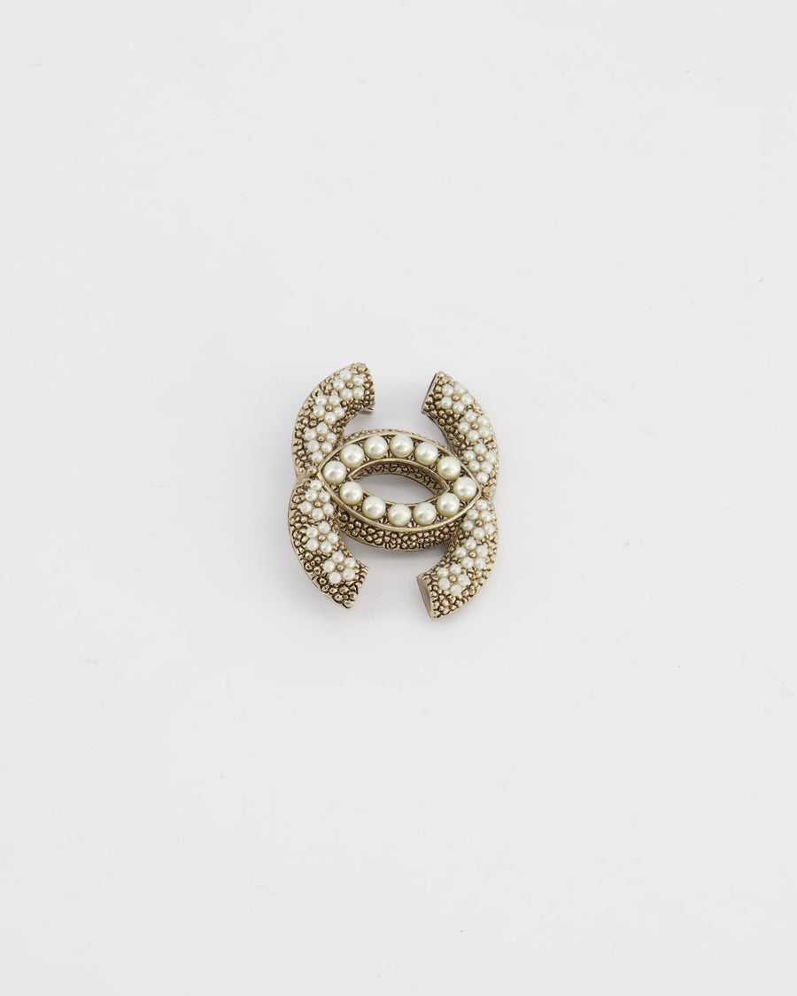 Chanel 2013-2014 CC Logo Pearl Brooch in Champagne Gold Hardware
