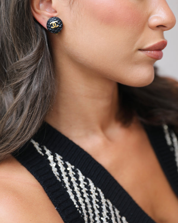 Chanel 94P Vintage Black Matelasse Small Round Clip-On Earrings with Gold CC Logo