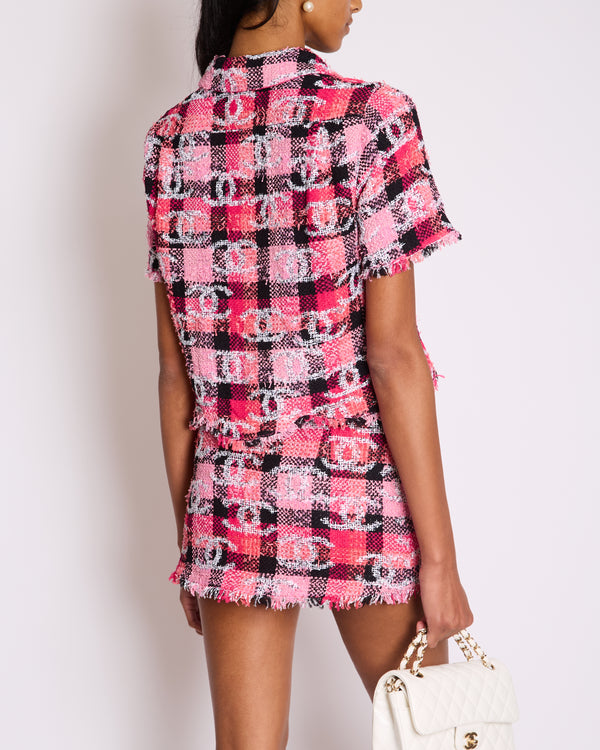 Chanel 22M Coco Beach Hot Pink & Black Cropped Tweed Shirt with White CC Logo Detail Size FR 34 (UK 6)