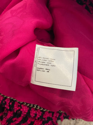 Chanel Fall 2016 Pink and Black Tweed Cropped Jacket with CC Logo Tweed Buttons Size FR 38 (UK 10)