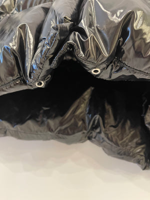 Prada Black Re-Nylon Cropped Puffer Jacket with Logo Detail and Detachable Sleeves Size IT 36 (UK 4) RRP £1,890