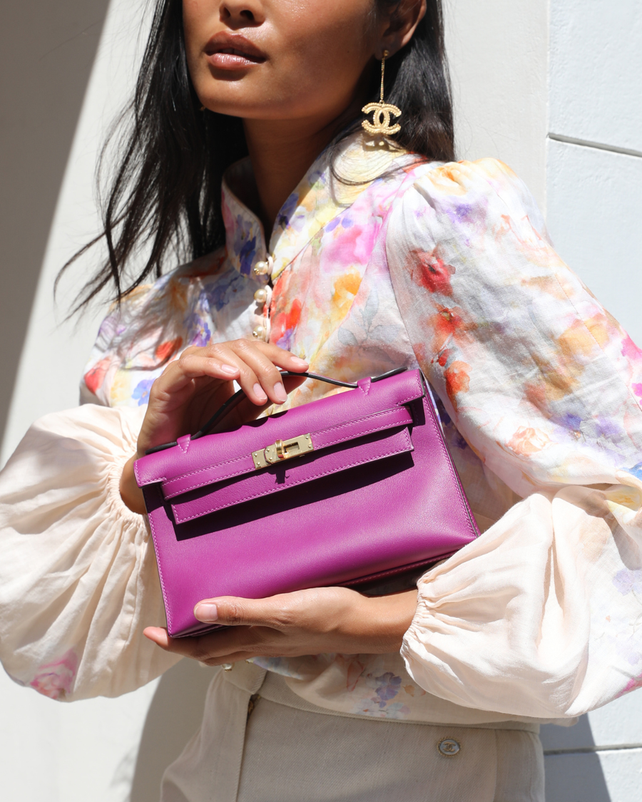 *RARE COLOUR* Hermès Kelly Pochette Bag in Anemone Swift Leather and Gold Hardware