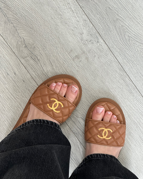 Chanel Caramel Diamond Quilted Sandals with Textured CC Logo Detail Size EU 39