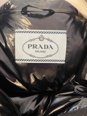 Prada Black Re-Nylon Cropped Puffer Jacket with Logo Detail and Detachable Sleeves Size IT 36 (UK 4) RRP £1,890