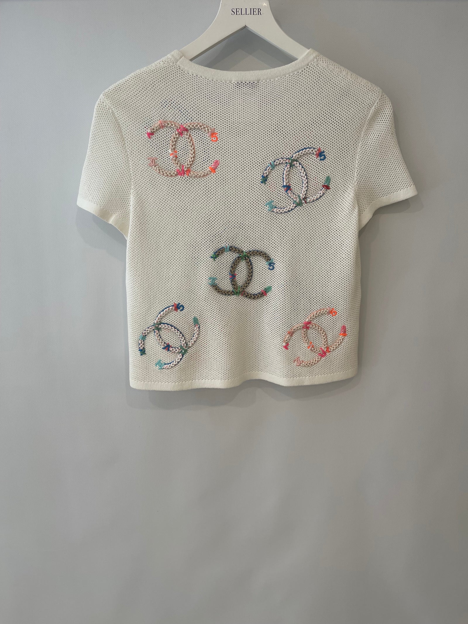 シャネルトップス Chanel SS19 White Mesh Top with CC Multicolour Embroideries