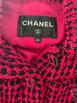 Chanel Fall 2016 Pink and Black Tweed Cropped Jacket with CC Logo Tweed Buttons Size FR 38 (UK 10)