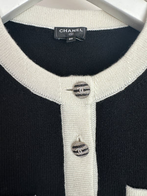 Chanel 24C Black & White Cashmere Long Sleeve Cardigan with CC Buttons Detail Size FR 36 (UK 8) RRP £3200