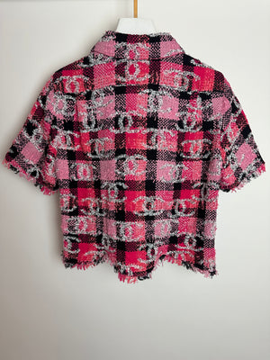 Chanel 22M Coco Beach Hot Pink & Black Cropped Tweed Shirt with White CC Logo Detail Size FR 34 (UK 6)