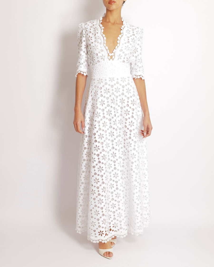 Elie Saab White Macrame Lace Midi Dress with V-Neck Detail Size FR 38 Sellier Elie Saab White Macrame Lace Midi Dress with V-Neck Detail Size FR 38 Sellier