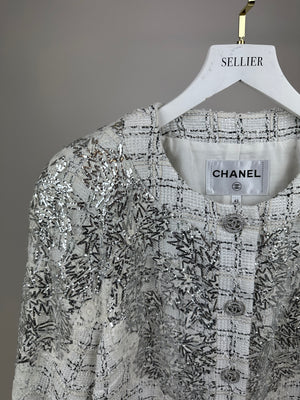 Chanel White and Silver 20P Tweed Jacket with CC Logo Embellished Button & Abstract Silver Prints Size FR 42 (UK 14)
