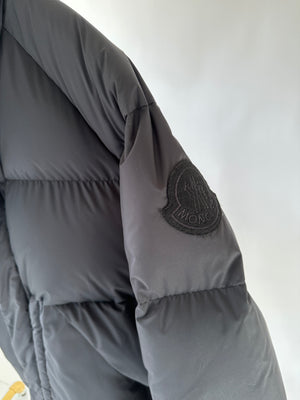 Moncler Black Menswear Puffer Jacket with Logo Detail Size 5 (IT 54)