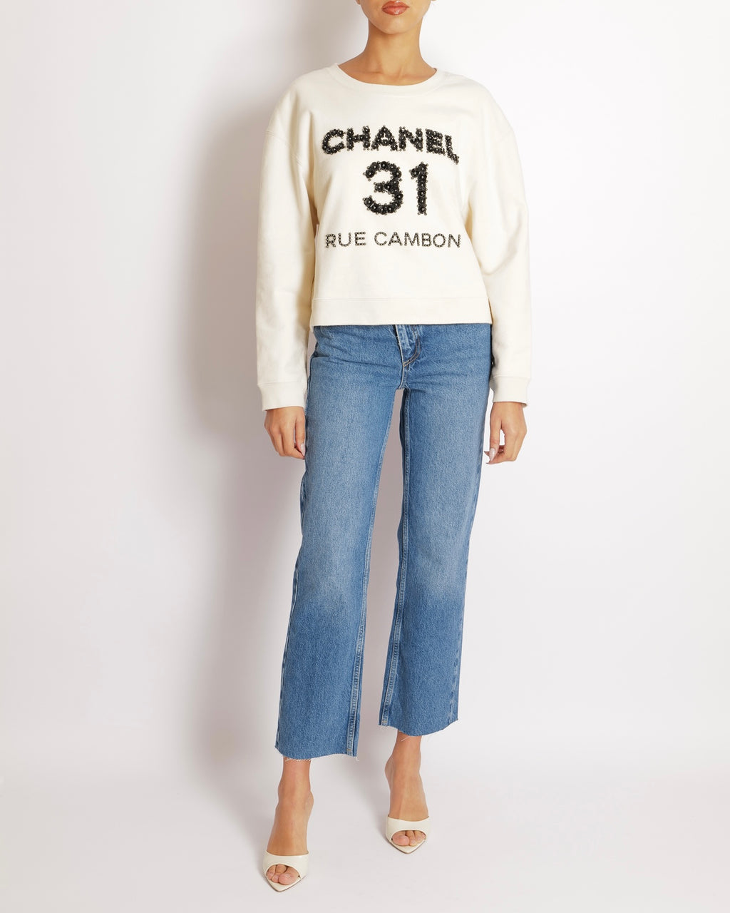 CHANEL 31 RUE CAMBON クロップドスウェット Chanel Pre-Fall 2020 Beige 31 Rue Cambon Sweater with Black Floral