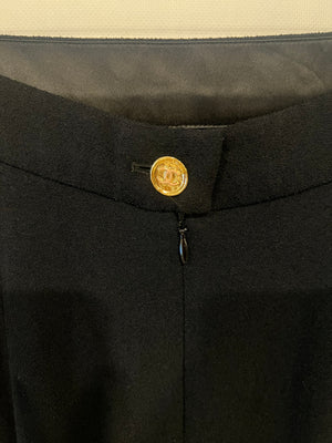 *RUNWAY* Chanel Métiers d'Art 2023 Black Front-Cropped Midi Skirt with Back Gold CC Logo Button Detail Size FR 34 (UK 6)