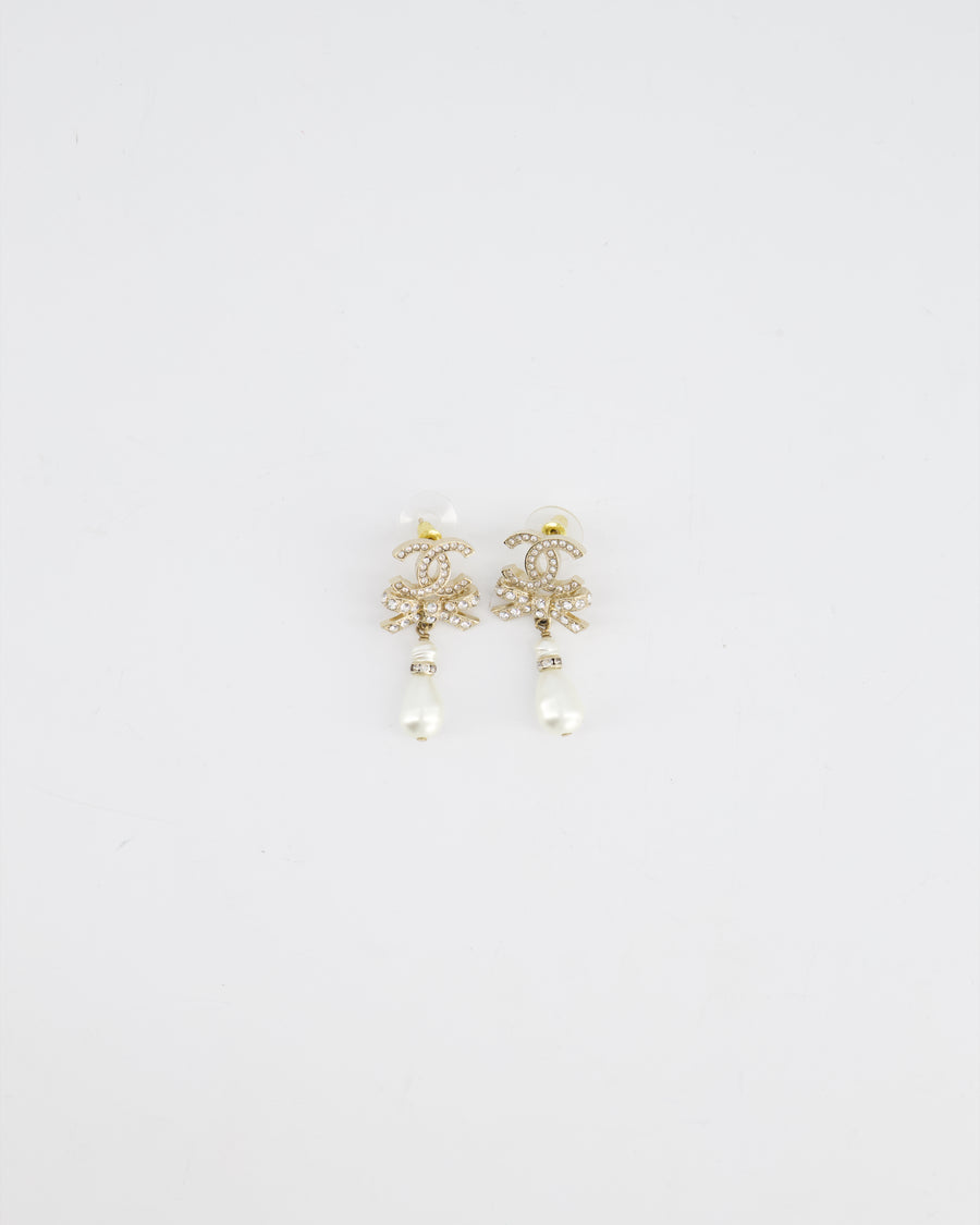 Chanel Champagne Gold Crystal CC & Pearl Drop Earrings – Sellier