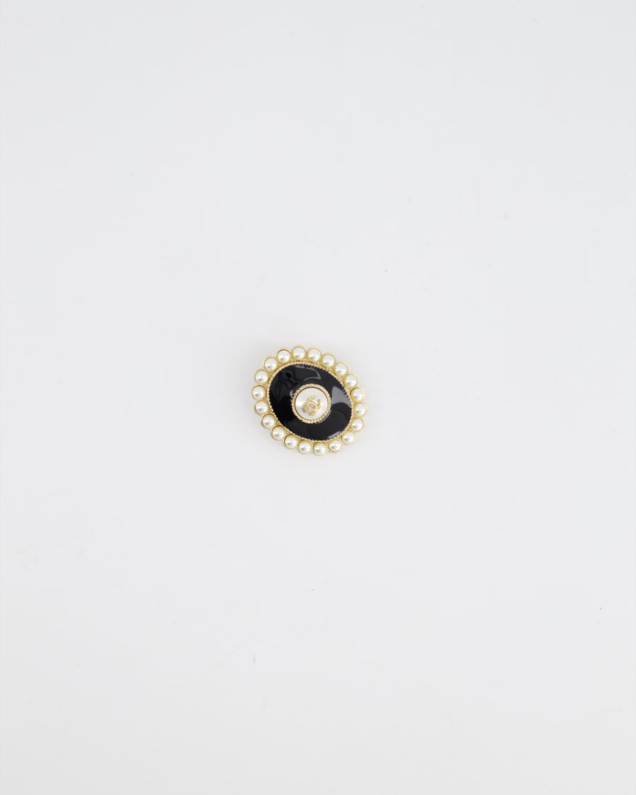 *HOT* Chanel Black and Gold Oval Brooch with Gold CC and Pearl Details