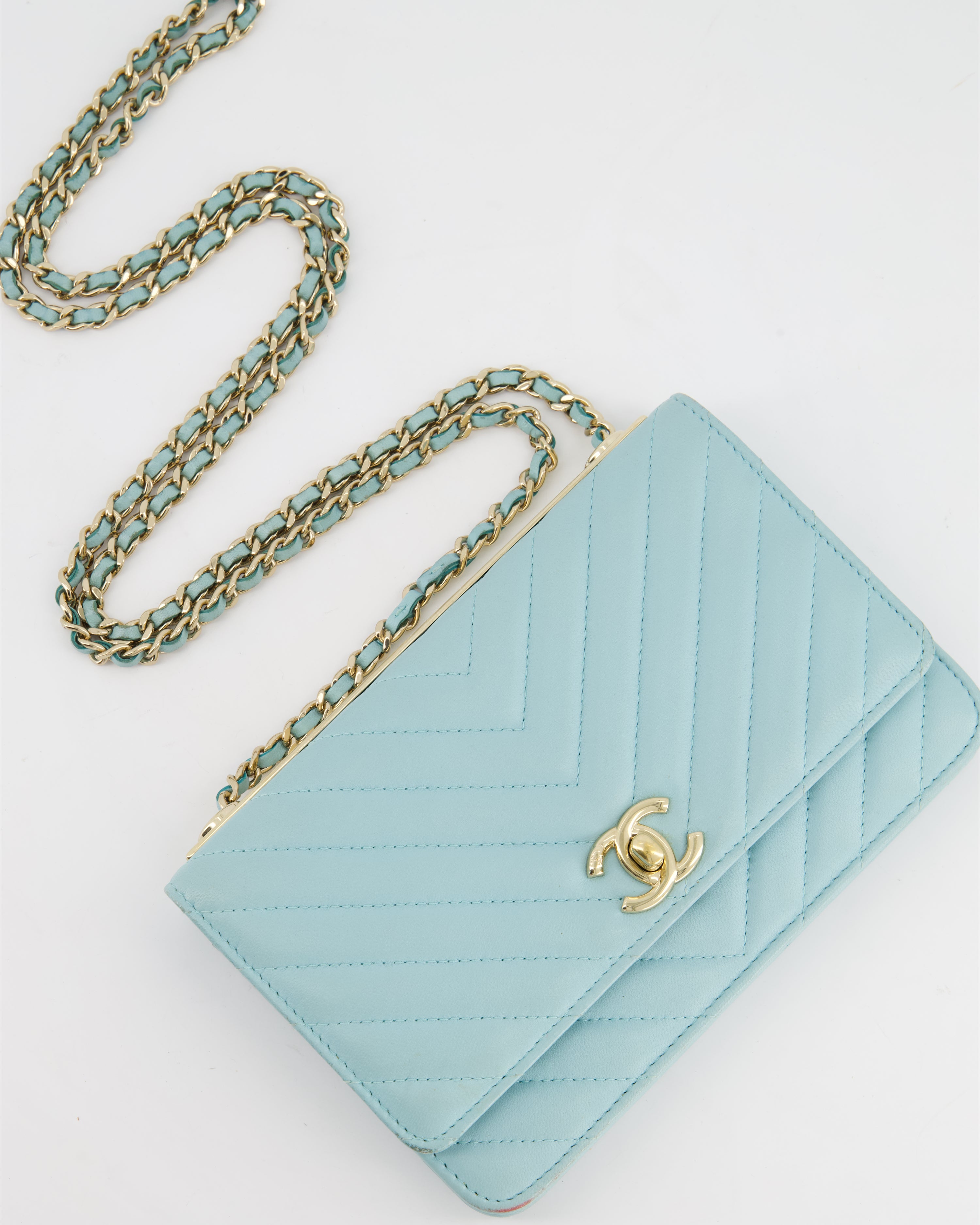 Chanel trendy wallet on chain store