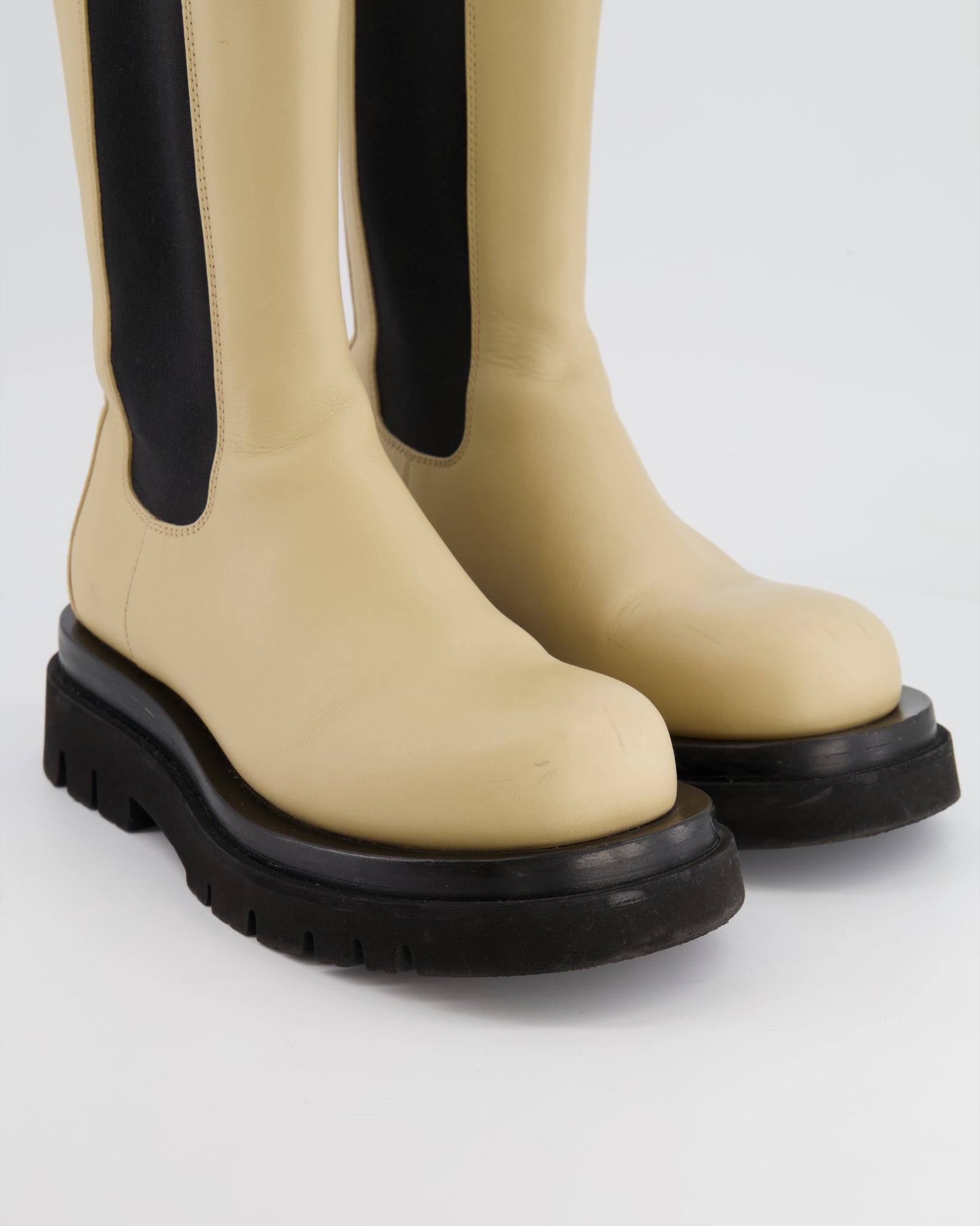 Chelsea Boots Outfit Bottega Veneta Cream Boots Bottega Veneta